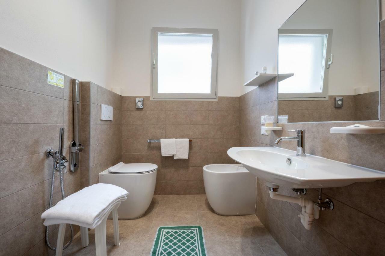 Hotel Fabris Каорле Екстериор снимка