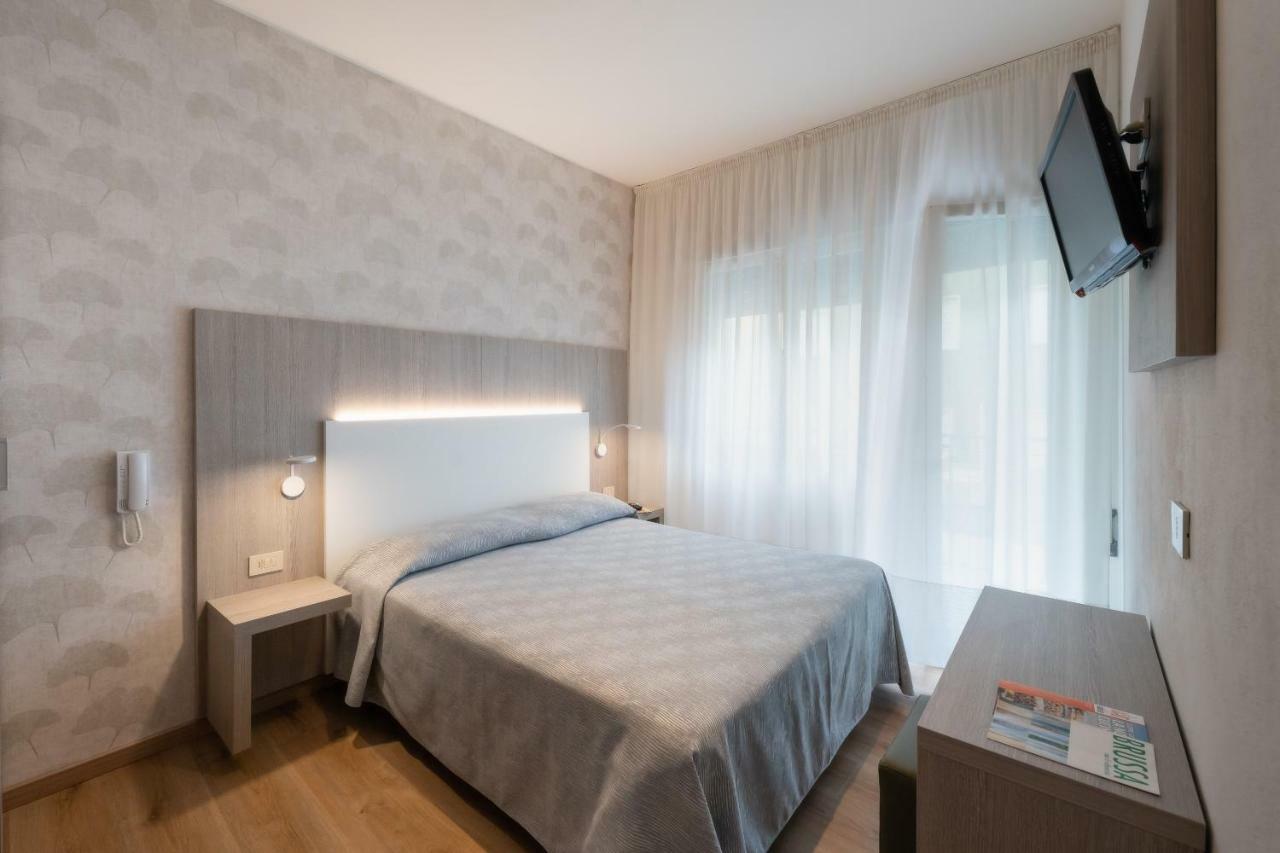 Hotel Fabris Каорле Екстериор снимка