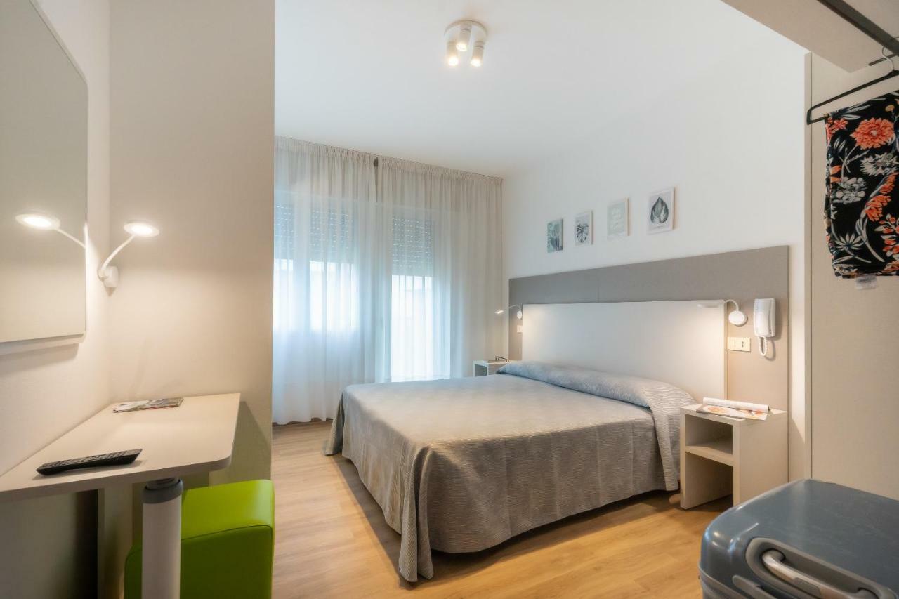 Hotel Fabris Каорле Екстериор снимка