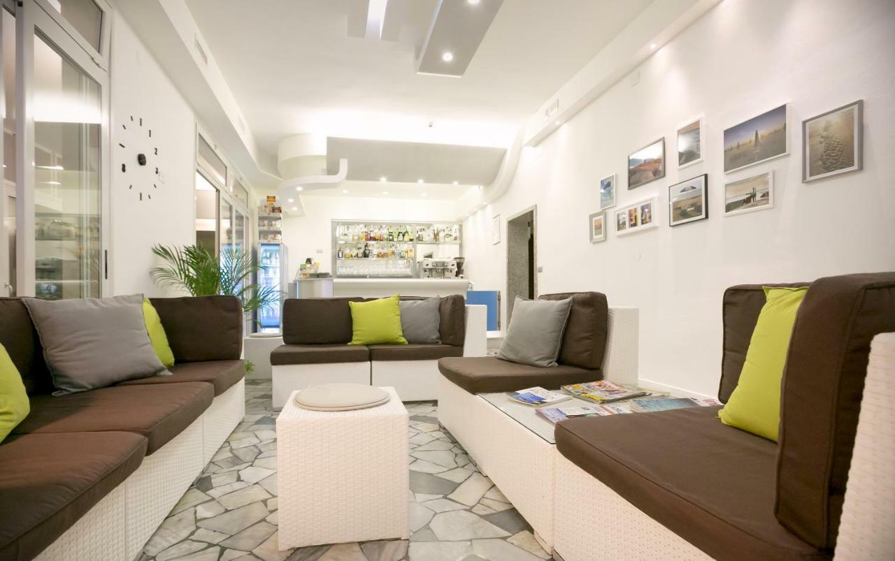 Hotel Fabris Каорле Екстериор снимка
